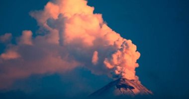 بركان شيفيلوتش يقذف عمودا من الرماد ارتفاعه 4 كيلومترات