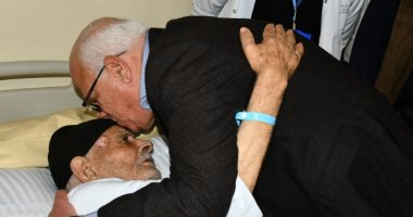 محافظ بورسعيد يزور مستشفى الزهور ويلتقى عددا من المواطنين