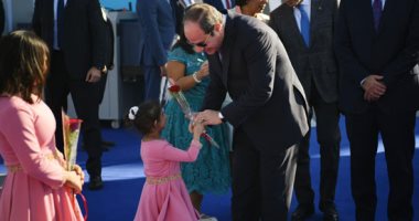 الرئيس السيسى يلبى طلب الطفلة "جودي" بالتقاط صورة تذكارية 
