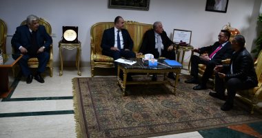 محافظ جنوب سيناء يلتقى سفير كازاخستان لبحث تعزيز سبل التعاون المشترك