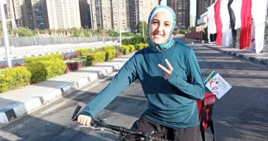 مريم البنا.. فتاة عشرينية تجوب الشوارع بدراجتها الهوائية لتوصيل الطلبات