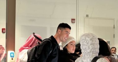 السعودية نيوز | 
                                             أسرة كريستيانو رونالدو يحضرون حفل تقديمه في ملعب مرسول بارك.. فيديو
                                        