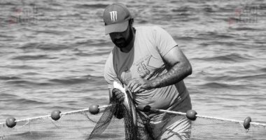 صيد السمك فى بورسعيد "غية".. رحلة الصيادين بالأبيض والأسود