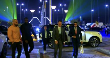 السعودية نيوز | 
                                            وصول كريستيانو رونالدو ملعب "مرسول بارك" لحضور حفل تقديمه.. فيديو
                                        