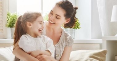  سنة أولى أمومة.. 7 نصائح تساعدك فى تريبة طفلك بطريقة إيجابية