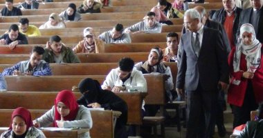 رئيس جامعة المنيا يتفقد امتحانات نهاية الفصل الدراسى الأول بكليات الجامعة