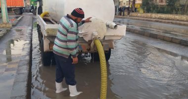 استمرار هطول الأمطار بكفر الشيخ وانتشار معدات مجالس المدن لرفع تجمعات المياه.. فيديو