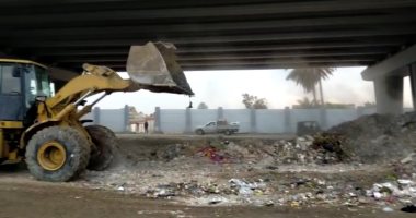 نظافة القاهرة ترفع 850 طن مخلفات أسفل محور الحضارات وطره