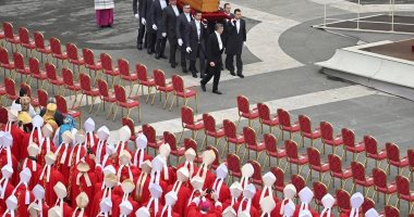 بابا الفاتيكان يترأس جنازة البابا بنديكت السادس عشر في ساحة القديس بطرس.. فيديو 