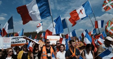 أطباء فرنسا يطالبون بزيادة أجورهم وتحسين ظروف عملهم فى مظاهرات حاشدة