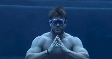 بطل فيلم "ثور" يمكث تحت الماء حابسًا أنفاسه 200 دقيقة.. فيديو
