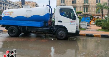 أمطار غزيرة على الإسكندرية وسيارات الصرف الصحى ترفع المياه.. صور