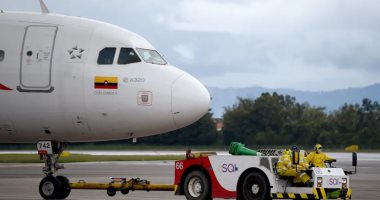 العثور على جثتين بين عجلات طائرة فى العاصمة الكولومبية بوجوتا