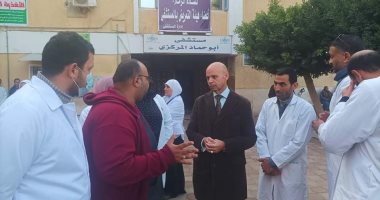وكيل صحة الشرقية يزور طبيب أبو حماد المعتدى عليه ويوجه باتخاذ الإجراءات القانونية