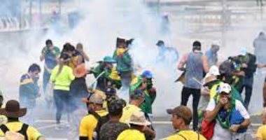 اشتعال الاحتجاجات فى أمريكا اللاتينية.. تظاهر الآلاف فى فنزويلا بعد تجاوز التضخم 305%.. ونظام الطوارئ يثير غضب السلفادوريين.. وعشرات القتلى فى بيرو مع استمرار العنف.. ومخاوف من تكرار "الانقلاب" فى البرازيل