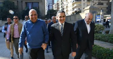 محافظ الغربية يستقبل وزير قطاع الأعمال العام داخل شركة غزل المحلة.. صور