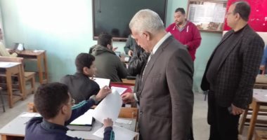 مدير تعليم القاهرة يتفقد لجان امتحانات الصف الثانى الثانوى العام