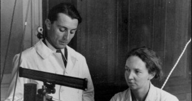 حكاية زوجين اكتشفا النشاط الإشعاعى الاصطناعي.. جائزة نوبل تتذكر ما حدث عام 1934