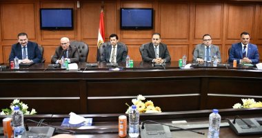 وزير الرياضة ومحافظ بورسعيد يتفقان على البدء فى تنفيذ أعمال إنشاء إستاد بورسعيد