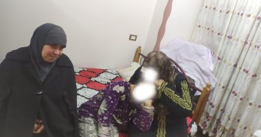 محافظ أسيوط: إنقاذ سيدة بلا مأوى وابنتيها من أحد الشوارع ونقلهما لدار رعاية