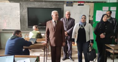 مدير تعليم القاهرة يوجه بحل مشاكل الدخول على المنصة خلال تفقده امتحانات ثانية ثانوى