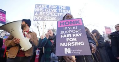 آلاف الممرضين بإنجلترا يبدأون إضرابا لمدة يومين فى تصعيد للخلاف مع الحكومة