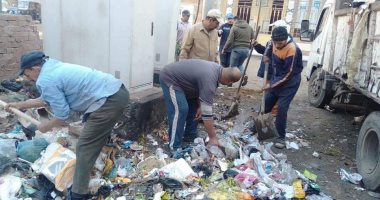 حملات نظافة مكبرة لرفع تراكمات القمامة بشوارع مدينة المحلة