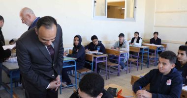 نائب محافظ المنيا يتابع انتظام سير امتحانات الشهادة الإعدادية بعدد من اللجان