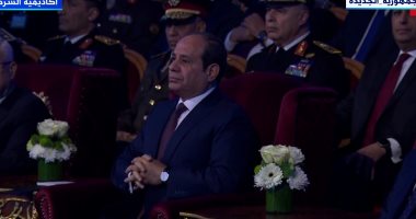 "قد المسئولية".. الرئيس السيسي يشاهد فيلما تسجيليا عن كفاءة رجال الشرطة