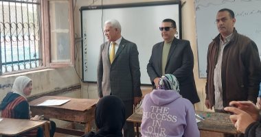 مدير تعليم القاهرة يتفقد لجان امتحانات الشهادة الإعدادية