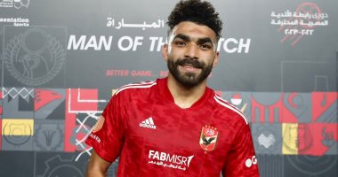 خالد عبد الفتاح شارك 3 مباريات مع الأهلي بـ3 مراكز وحصد رجل مباراة البنك