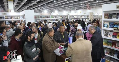 ربع مليون زائر لمعرض القاهرة الدولى للكتاب فى ثانى أيام فتح أبوابه للجمهور