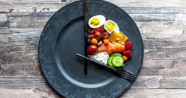 5 أطعمة ومشروبات يمكن إضافتها لوجبة الإفطار للتخلص من الوزن الزائد