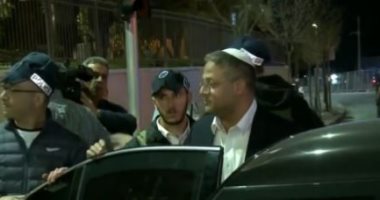 مستوطنون يهاجمون وزير الأمن الإسرائيلى أثناء تفقده مكان إطلاق النار بالقدس.. فيديو