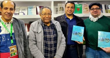 حفل توقيع كتاب محمد ثروت بمعرض الكتاب بحضور عدد من الأكاديميين والمثقفين