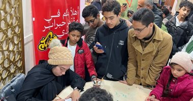 مبادرة "حبراير" بجناح الأزهر بمعرض الكتاب تجذب الجمهور لتعزيز الخط العربى