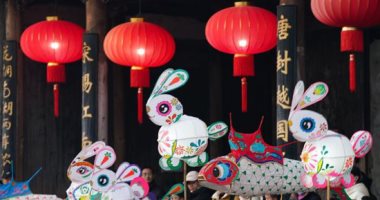 ألوان مبهجة وأضواء مبهرة.. احتفالات الصين بعيد الفوانيس