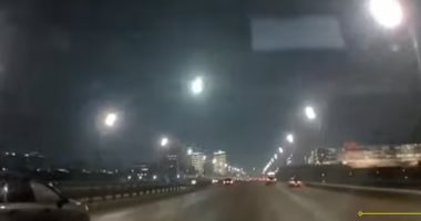 جرم سماوى متوهج يظهر فى سماء شرق سيبيريا.. فيديو