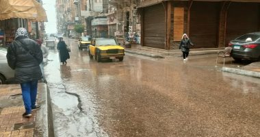 استمرار هطول الأمطار على الإسكندرية تزامنا مع نوة الكرم.. فيديو وصور