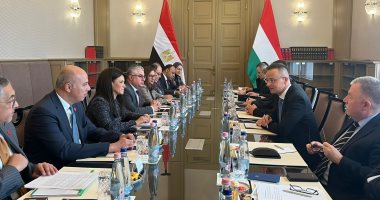 رانيا المشاط تعقد جلسة مباحثات موسعة مع وزير الخارجية والتجارة المجرى 