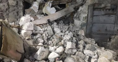 لجنة هندسية لمعاينة انهيار عقار قديم باللبان فى الإسكندرية