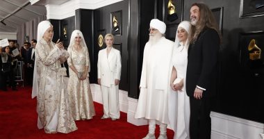 فريق White Sun يلفت الأنظار على السجادة الحمراء لحفل توزيع جوائز الـ Grammy