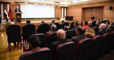 محافظ بورسعيد يستعرض تطبيق نظام "البابل شيت" أمام وفد "تعليم الشرقية"