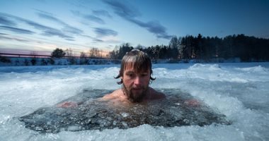4 فوائد للسباحة فى الشتاء أبرزها نمو الشعر وتخفيف القلق