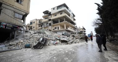تركيا تدعو السكان للابتعاد عن المباني المتضررة من الزلزال خشية انهيارها