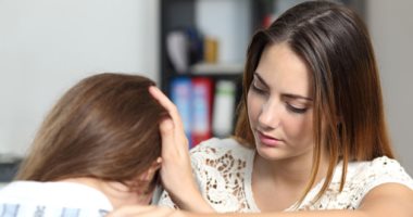 7 طرق لمساعدة ابنتك على الاختيار السليم للأصدقاء
