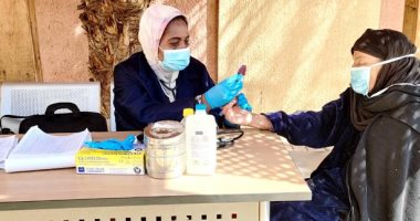 "صحة المنيا" تقدم الخدمات الطبية والعلاجية لـ1905 حالات بقرية الشيخ حسن بمركز مطاي