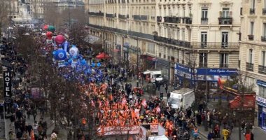 النقابات الفرنسية تهدد بـ"شل" البلاد فى إضراب مارس ضد إصلاح نظام التقاعد