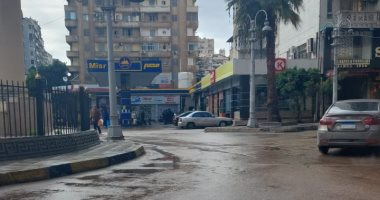 هطول أمطار خفيفة على مناطق متفرقة بالإسكندرية.. صور
