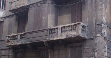 سقوط أجزاء من عقار قديم وسط الإسكندرية دون إصابات 